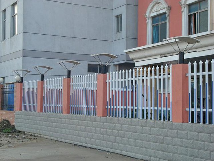 福建漳州PVC護欄 定制塑鋼圍欄，構筑別墅與廠區的安全美學